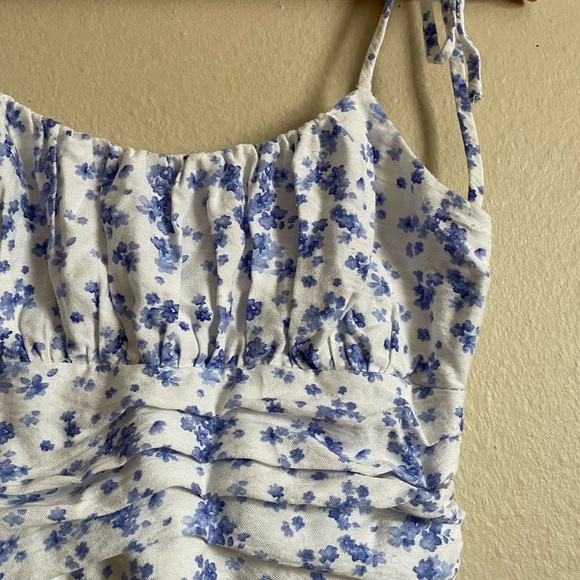 Forever 21 ruched floral crop top - Picture 3 of 4